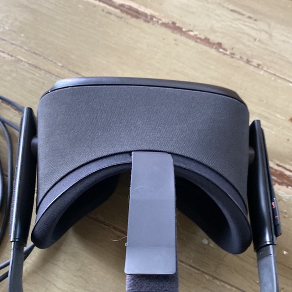OCULUS QUEST VR GAMING HEADSET - Picture 5 of 6